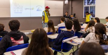 FORMAÇÃO INTEGRAL – Estudantes têm aula especial com integrantes do projeto social Aurora de Rua