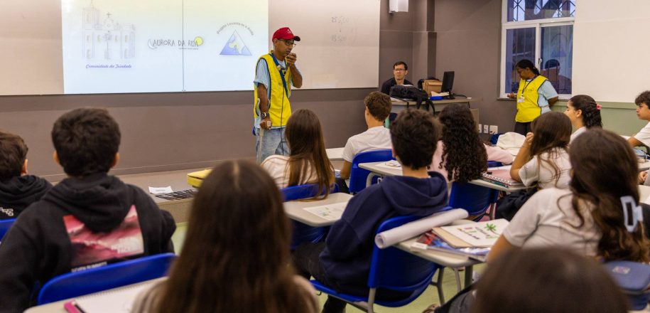 FORMAÇÃO INTEGRAL – Estudantes têm aula especial com integrantes do projeto social Aurora de Rua