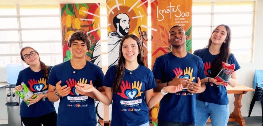 Campanha Tonelada de Amor arrecada alimentos não perecíveis e celebra Dia do Voluntariado