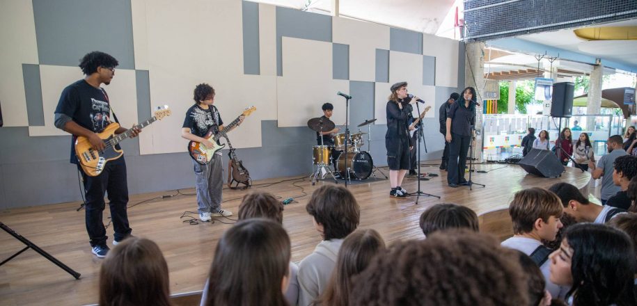 Dia do Rock da Avla reúne estudantes em dois momentos de show no Vieira