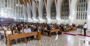 Familiares de catequizandos da Primeira Eucaristia e Crisma têm encontro com bispo Dom Gilvan