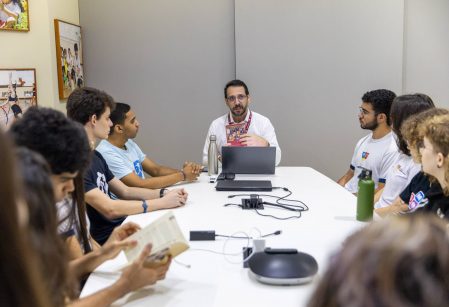 Em visita técnica anual, diretor da RJE faz escuta ativa de educadores e estudantes e pontua horizontes da Rede para os próximos anos   