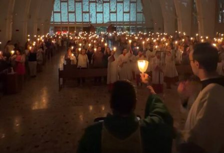 Procissão das Velas emociona devotos no Santuário Nossa Senhora de Fátima