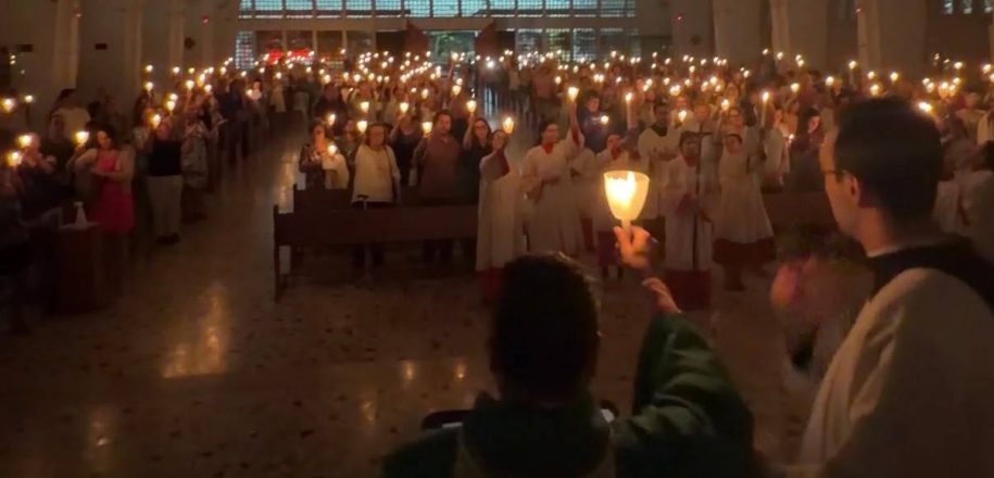Procissão das Velas emociona devotos no Santuário Nossa Senhora de Fátima