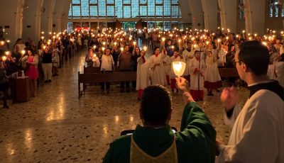Procissão das Velas emociona devotos no Santuário Nossa Senhora de Fátima