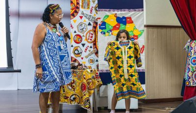 EDUCAÇÃO ÉTNICO-RACIAL: aulas para crianças sobre moda afro e história da capoeira evidenciam influências culturais da capital baiana