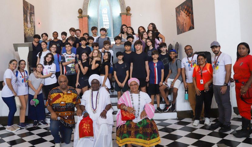 Em viagem à Cachoeira, estudantes do Vieira têm imersão na cultura do recôncavo