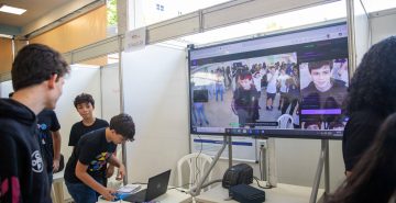 Estudantes do Vieira apresentam projetos da Expociência em eventos científicos de universidades