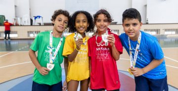 Gincana Recreativa agita Semana da Criança no Vieirinha e  arrecada 6 toneladas de donativos 