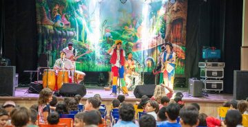 Semana da Criança do Vieira encanta com peça educativa, atrações circenses, música e muita brincadeira em dias de pura diversão