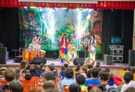 Semana da Criança do Vieira encanta com peça educativa, atrações circenses, música e muita brincadeira em dias de pura diversão