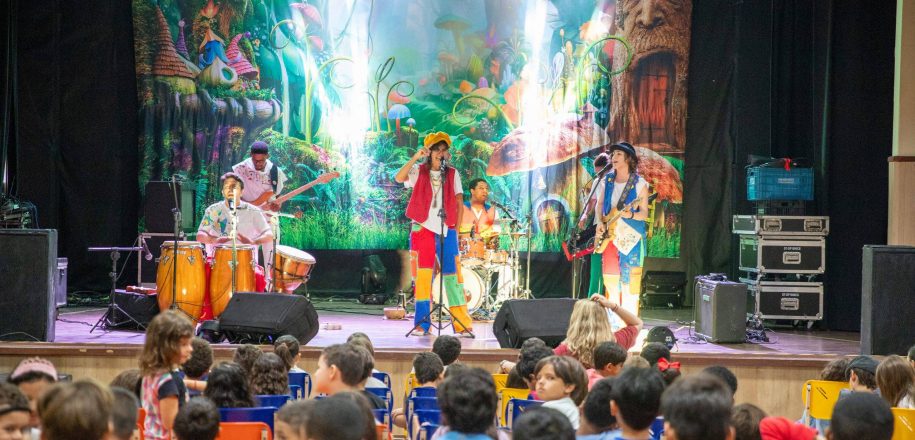 Semana da Criança do Vieira encanta com peça educativa, atrações circenses, música e muita brincadeira em dias de pura diversão