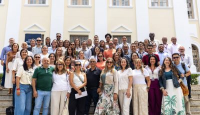 Vieira recebe delegação do colégio colombiano Bechmans para troca de experiências em educação