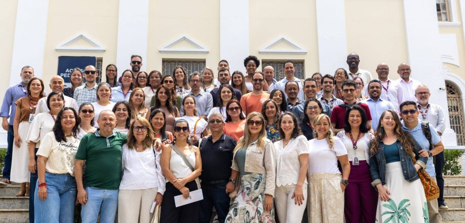 Vieira recebe delegação do colégio colombiano Bechmans para troca de experiências em educação